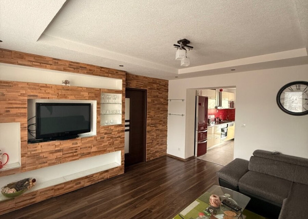 Priestranný 3-izbák vo Zvolene s dvoma balkónmi