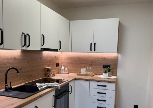 Predám krásny 2,5 izbový byt, Vihorlatská, Sekčov