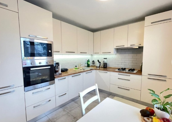 Prenájom 2-izbového bytu s balkónom – Štúrova ulica