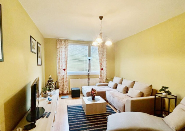 PREDAJ 1-izbový nadštandardne veľký byt s loggiou a KLÍMOU – ul. Saleziánov