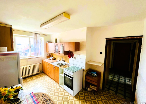 Na predaj 2-izbový byt s balkónom – Sídlisko I, Ulica Československej armády v Humennom.