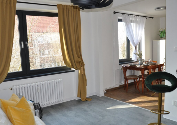 Krásny slnečný 3-izbový byt v centre NZ-zrekonštruovaný