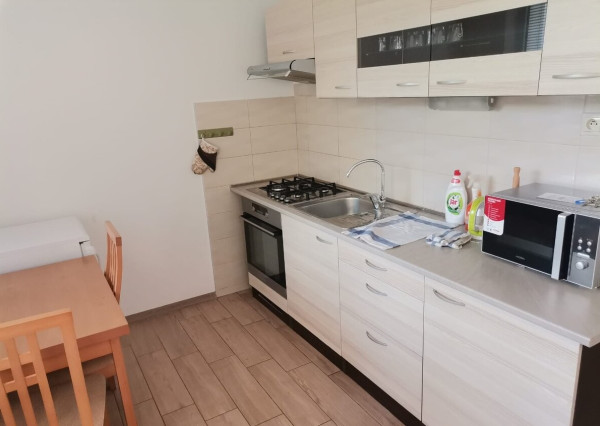 PRENÁJOM 1-IZBOVÝ BYT na Vlčincoch s dvoma logiami