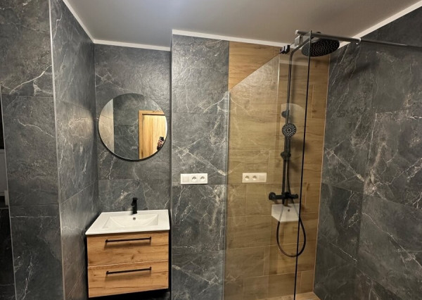 Ponúkam na prenájom kompletne rekonštruovaný byt v Komarne