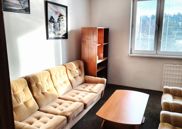 Na predaj veľký 4-izbový byt s veľkým potenciálom Handlová