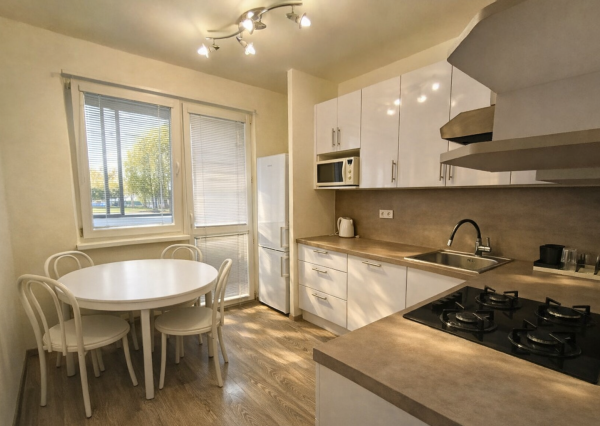 PREDAJ: 4 izbový byt na začiatku Petržalky - pokojné bývanie a rýchly kontakt s centrom