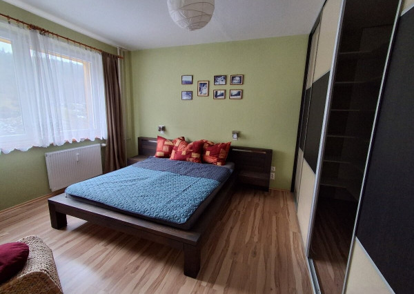 Zariadený 2-izbový byt, 2 loggie, výťah