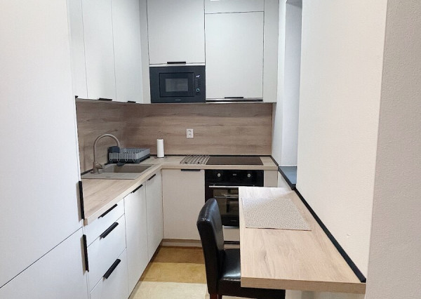 1-izbový byt s balkónom v centre – Jarková 9