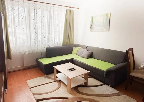 Zaujímavý 2 izbový byt blízko námestia a centra Prievidze