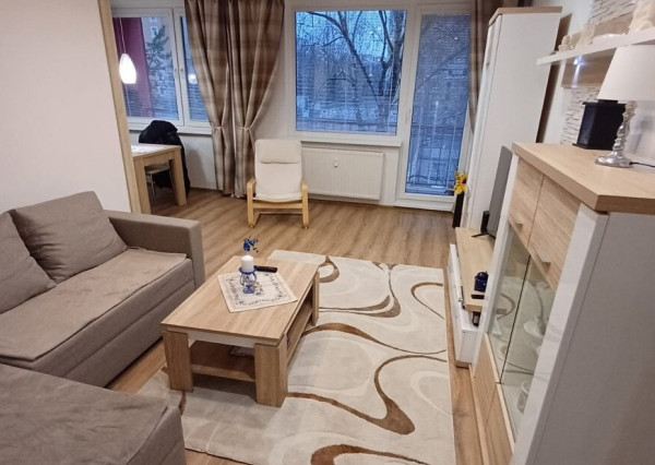 Prenájom priestranný 3-izbový byt v širšom centre Košíc