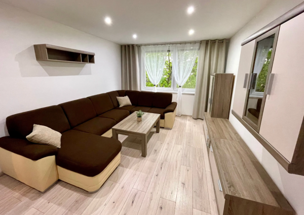 Na prenájom zrekonštruovaný 3-izbový byt