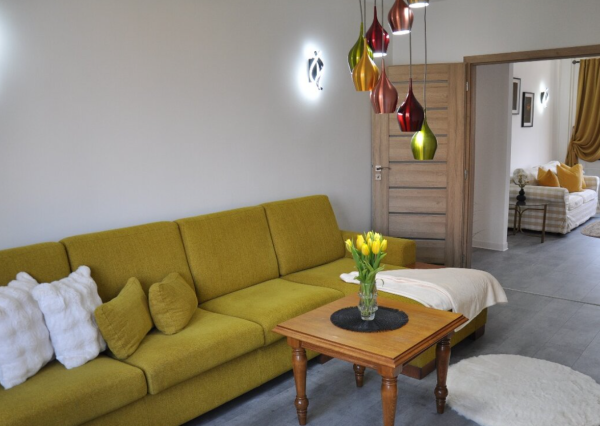 Krásny slnečný 3-izbový byt v centre NZ-zrekonštruovaný