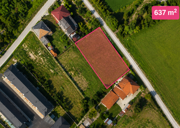 STAVEBNÝ POZEMOK 637 m² – TOMÁŠIKOVO