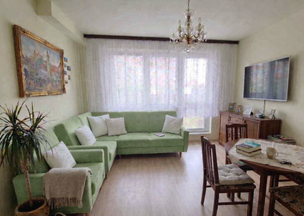 Predaj 2 izbového bytu s loggiou na Dlhých Dieloch