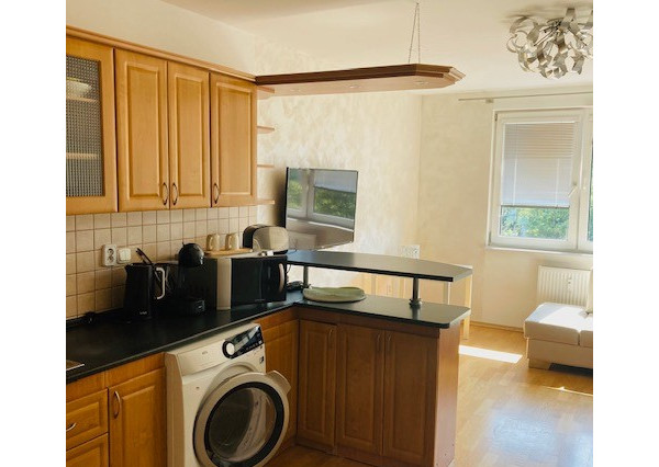 Prenájom 2-izbový byt - 50 m² v pokojnej lokalite - Vlčince