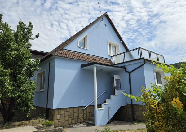 Priestranný 5-izbový dom s výťahom a veľkou záhradou