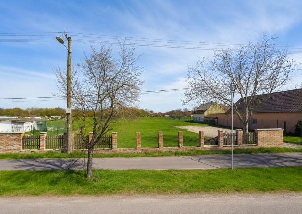 Rozľahlý stavebný pozemok v obci Rastislavice – 2 824 m²