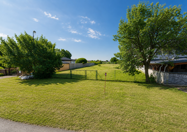 Stavebný pozemok 1 240 m² v obci Rastislavice