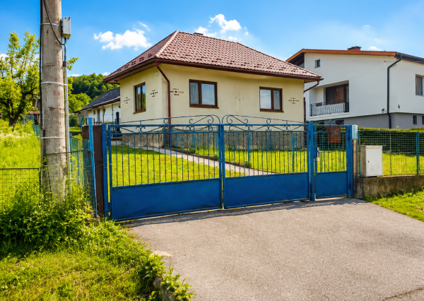 Na predaj rekreačná chata/rodinný dom VAĽKOVCE.