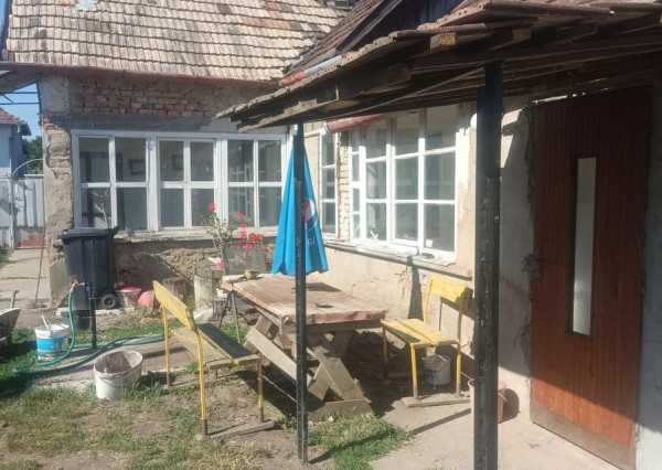 🏡 Na predaj: Priestranný 3-izbový rodinný dom s veľkou ovocnou záhradou v Gbelciach