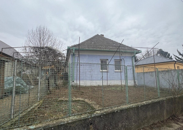 RODINNÝ DOM S POZEMKOM 2034 m2 SASINKOVO