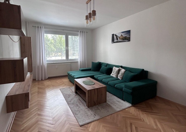 Na prenájom veľmi vkusne a  moderne zariadený 3-izbový byt.