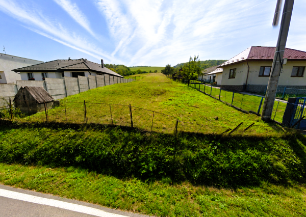 Pozemok o rozlohe 2 300 m² v obci Vaľkovce.