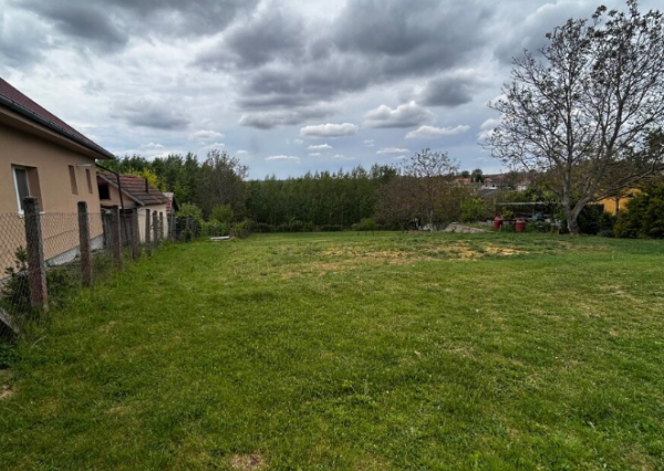 Stavebný pozemok 1 403 m² v tichej lokalite obce Kolta