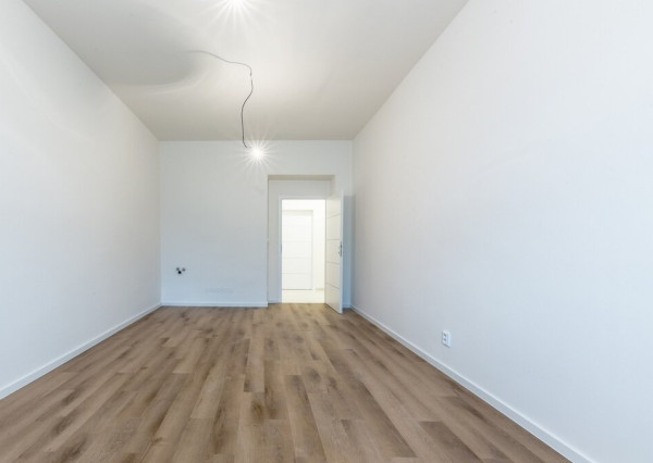 Na predaj kompletne zrekonštruovaný 3-izbový byt s balkónom