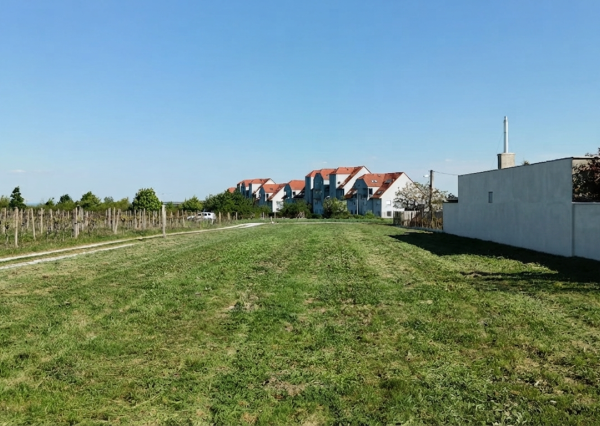 Na predaj pozemok v Modre Kráľovej