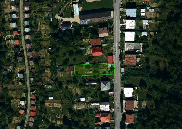 STAVEBNÝ POZEMOK 900 m²– ul. KUDLOVSKÁ ULICA  v  HUMENNOM