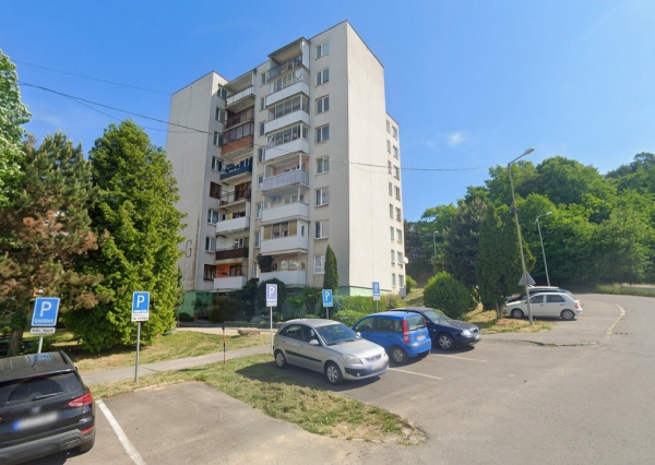 Na predaj 3 - izb. byt na sídl. 1.Mája blok G vo Vranove nad Topľou.