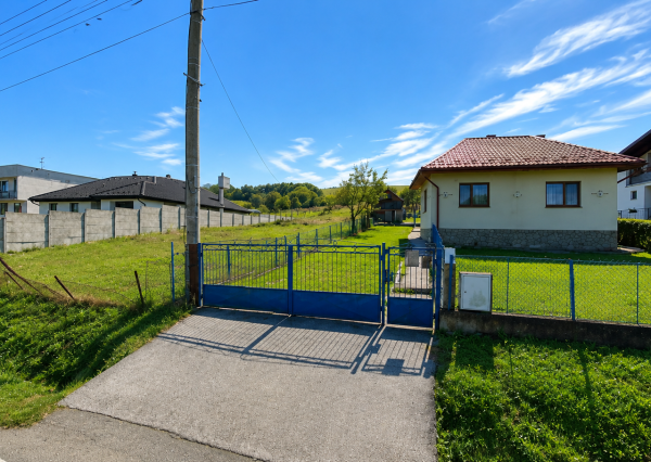 Dom s pozemkom 4 900 m² vo Vaľkovciach – ideálne miesto na oddych aj bývanie