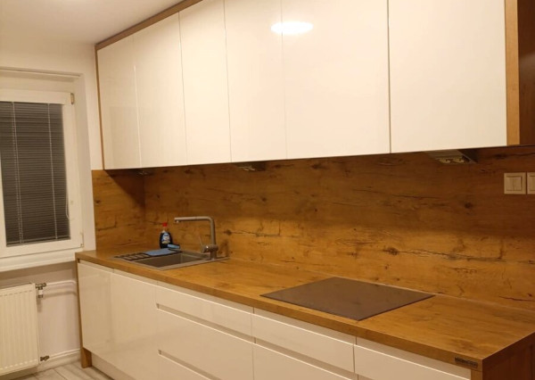 Priestranný 2,5-izbový byt s balkónom a klimatizáciou