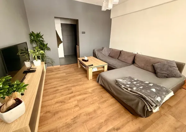 Priestranný 2-izbový byt s veľkou pivnicou (17 m²) – Podháj