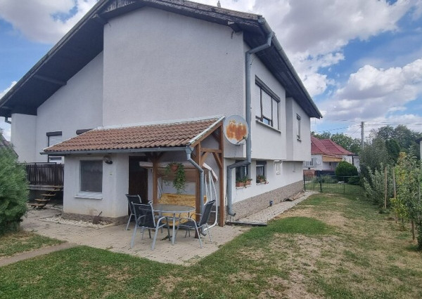 5-IZBOVÝ RODINNÝ DOM S VEĽKÝM POZEMKOM A ZÁHRADOU|HÁJSKE,180k