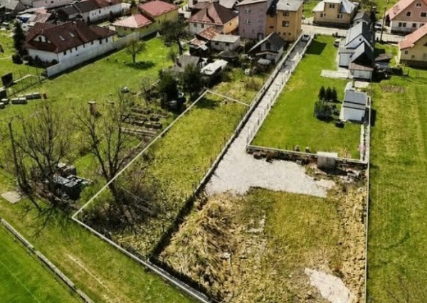 STAVEBNÝ POZEMOK SO STAVEBNÝM POVOLENÍM-1 405 m² -239 000 €