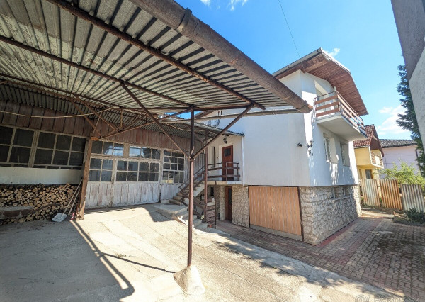 PRIESTRANNÝ 5i RODINNÝ DOM S POZEMKOM 923 m² | VYŠNÉ OPÁTSKE
