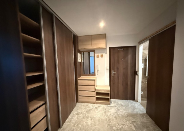 PRIESTRANNÝ 3-IZBOVÝ BYT S VÝMEROU 92m² na sídlisku Vlčince II.