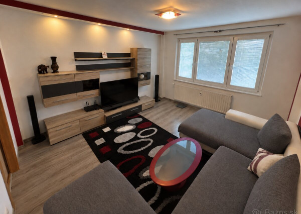 🏡 3-IZBOVÝ BYT S LOGGIOU V SRDCI SÍDLISKA KVP – HÚSKOVA, KOŠICE
