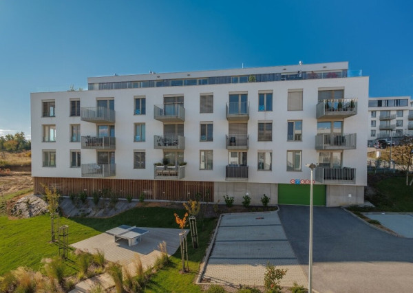 1-izbový byt s balkónom a garážovým parkovaním na prenájom!