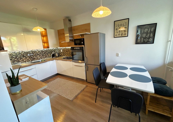 PRIESTRANNÝ 3-IZBOVÝ BYT 90 m² s 2 x loggiou