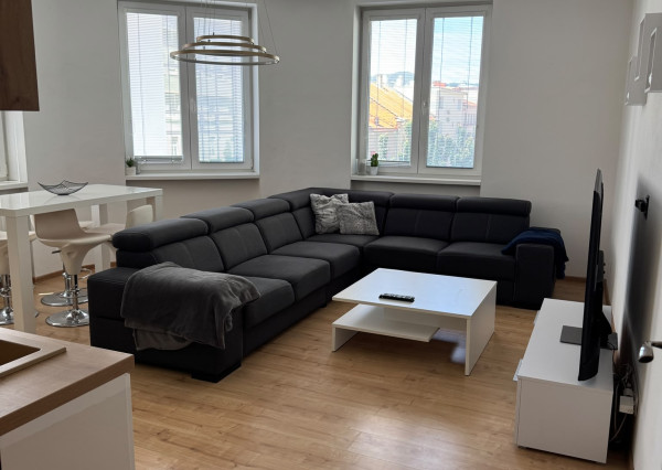 Na predaj 2 -izbový byt -  66 m² s balkónom po rekonštrukcii.