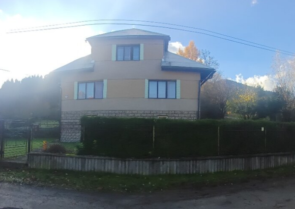 Rodinný dom s veľkým investičným pozemkom v Terchovej