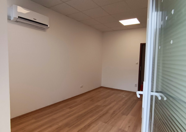 Prenájom priestoru ( bonus sprcha ) v centre mesta Levice