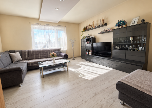 Dvojgeneračný rodinný dom s pozemkom 865 m² – Hlohovec