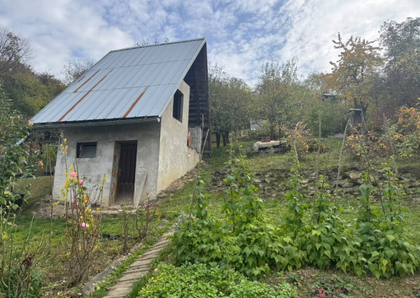 Pekná záhrada s chatkou v osade Kalsové