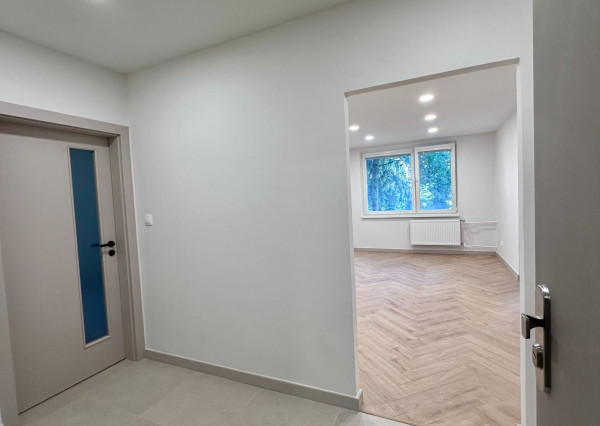 Kompletne zrekonštruovaný 3-izbový byt s balkónom