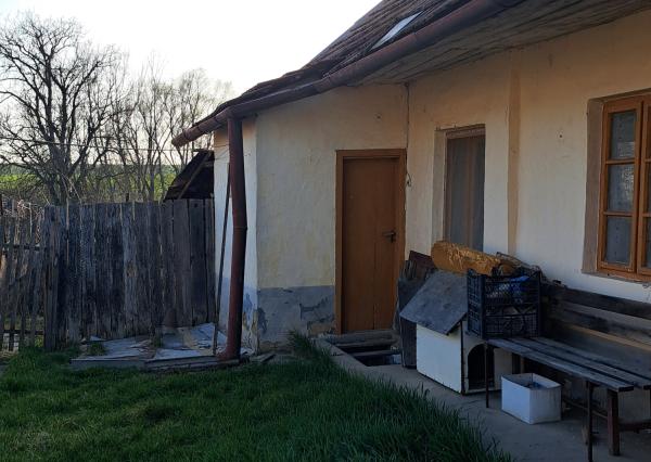 Útulná chalupa s veľkým pozemkom 14 min od Podhájskej