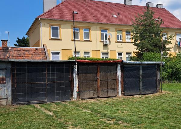 Priestranný 2izb byt s veľkou záhradou vhodný ako investícia